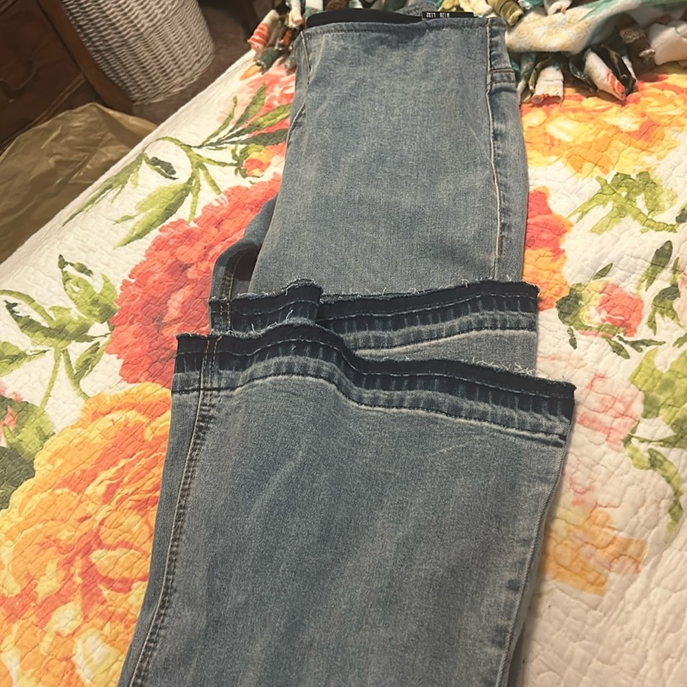 Rock ‘n’ roll bargain, bell pull on flare jeans